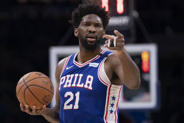 美國隊戰勝塞爾維亞，喬爾·恩比德表現不佳