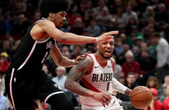 籃網(wǎng)與開(kāi)拓者的三分大戰，激情與技巧的完美展現