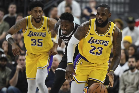 湖人1分險勝籃網(wǎng)：里夫斯爆發(fā)，拉塞爾絕殺未果